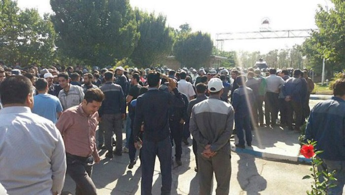 protest of Azarab employees