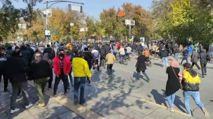 isfahan-protests-crowd