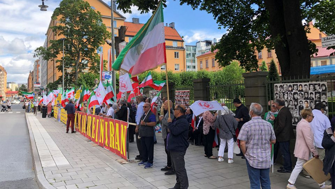 Iranian Resistance supporters hold rally in front of a court in Stockholm, Sweden, where Hamid Noury, an Iranian regime torturer and executioner, is sentenced to life in prison (Image source: Reuters)