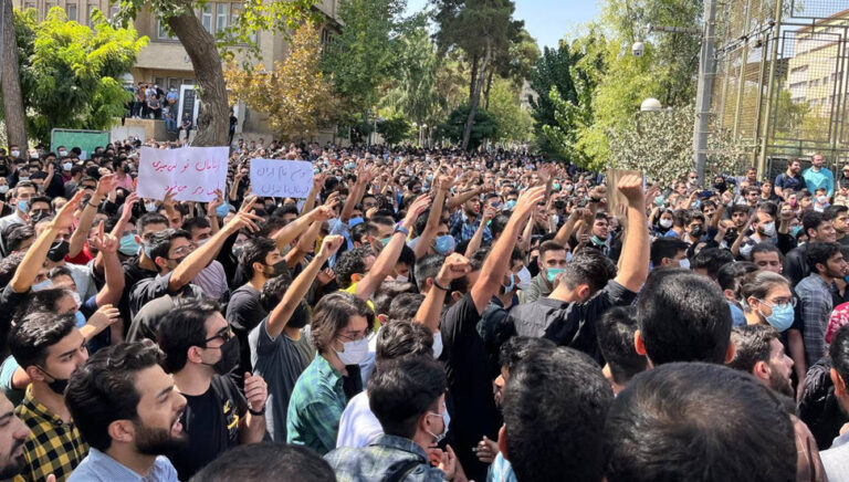 According to latest reports protesters in at least 250 cities throughout Iran’s 31 provinces have taken to the streets for 70 days now seeking to overthrow the mullahs’ regime. Over 640 have been killed by regime security forces and at least 30,000 arrested, via sources affiliated to the Iranian opposition PMOI/MEK.