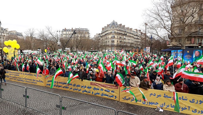 The main message of the rally's participants and speakers was that the Iranian people and their resistance movement are determined to overthrow the mullah's regime and will not return to Shah dictatorship. 