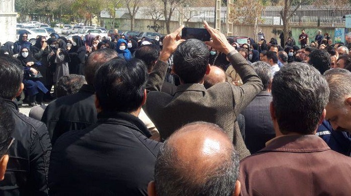 Iran’s nationwide uprising reached its 195th day on Wednesday, as teachers across the country took to the streets on Tuesday to protest poor economic conditions, low pay, and inadequate working conditions.