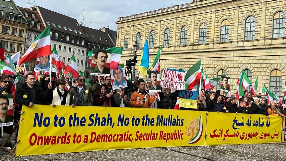 Members of the Iranian German Community expressed their outrage, recalling that the move is sending a wrong message to the people of Iran who have been struggling for freedom and democracy.