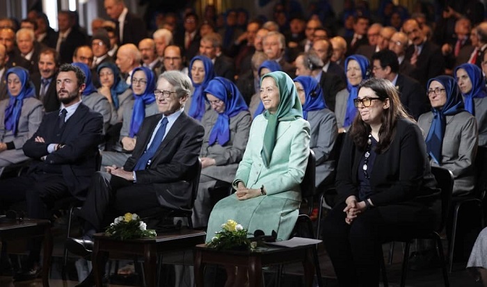 Ms. Ascari expressed her admiration for Iranian women and their strength in the face of the regime’s oppression. She also expressed her respect for Mrs. Rajavi’s leadership and thanked her for her work in advancing women’s rights. 