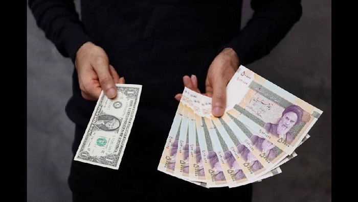 The Iranian rial has once again experienced a sharp decline during the first week of the Persian New Year, 1402, which began on March 21. Last week, the rial was being exchanged at 520,000 against the dollar, and this ongoing fluctuation reflects the bleak state of the Iranian economy.
