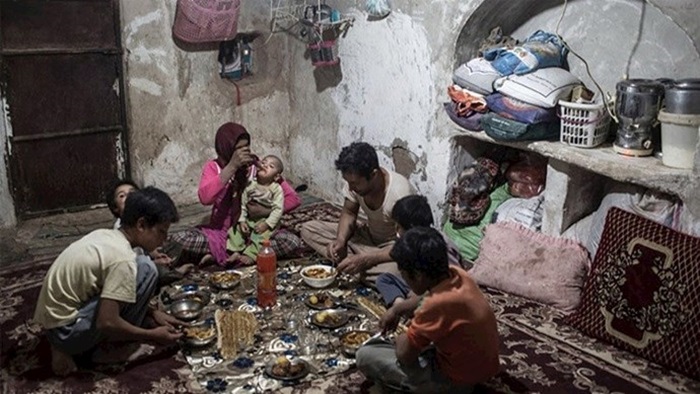 The situation is further compounded by the increasing poverty levels in Iran. Nearly 30 million people live below the poverty line