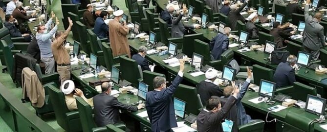 Iran is currently facing a profound economic crisis, characterized by a sharp decline in the value of the Iranian rial and a staggering increase in the price of the dollar.