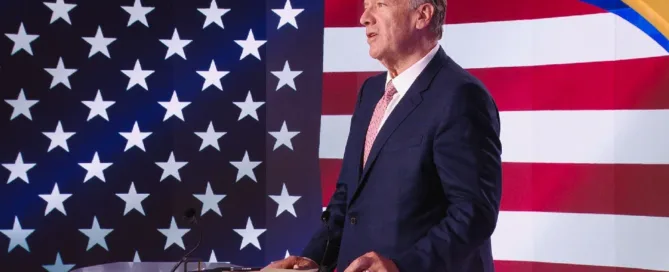 At the Free Iran 2024 World Summit in Paris, former US Secretary of State Mike Pompeo delivered a rousing speech on June 29, advocating for stronger international support for the Iranian resistance movement.