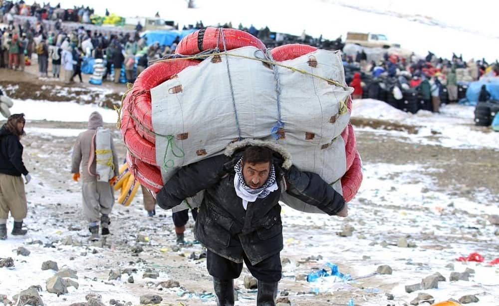 In a troubling escalation of violence, Iranian border guards shot and killed 19-year-old kulbar Kian Zini and injured two others near the Sardasht border on Tuesday.